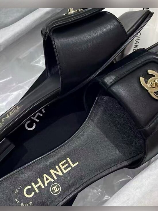 Chanel Black Quilted Leather Slide Flat Sandals Size 6/36.5  CHANEL Black Leather Square-Toe Comfort Slides